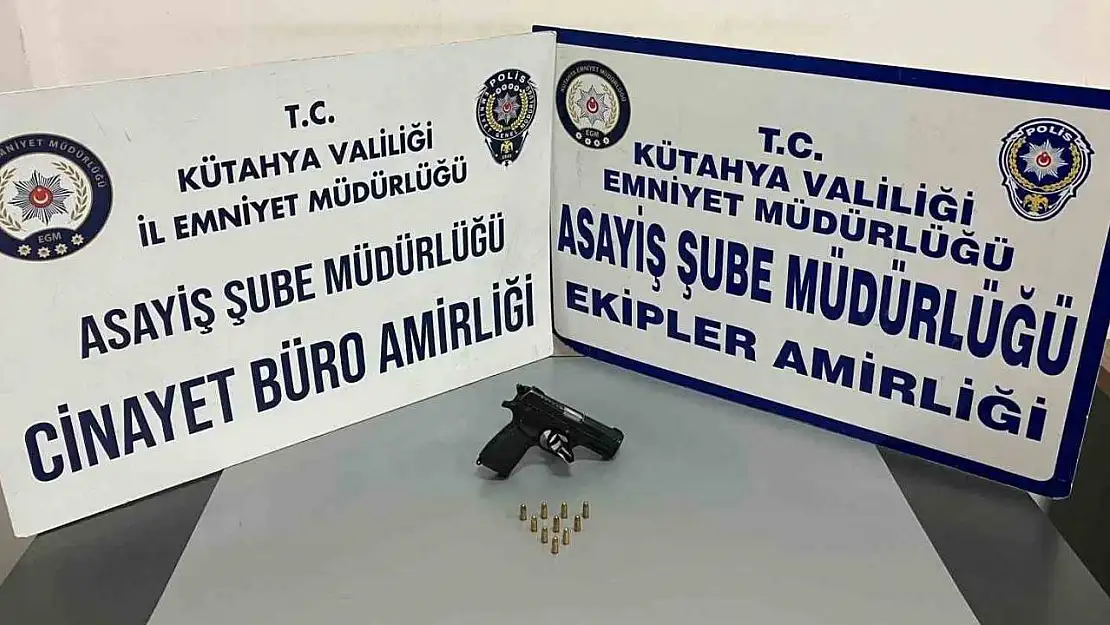 Kütahya'da ruhsatsız silah operasyonu, şüpheli kaçmaya çalışırken yakalandı