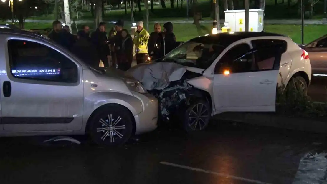 Kütahya'da trafik kazası: 2 yaralı