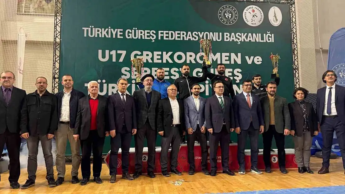Kütahya'da U17 Güreş Türkiye Grup müsabakaları sona erdi
