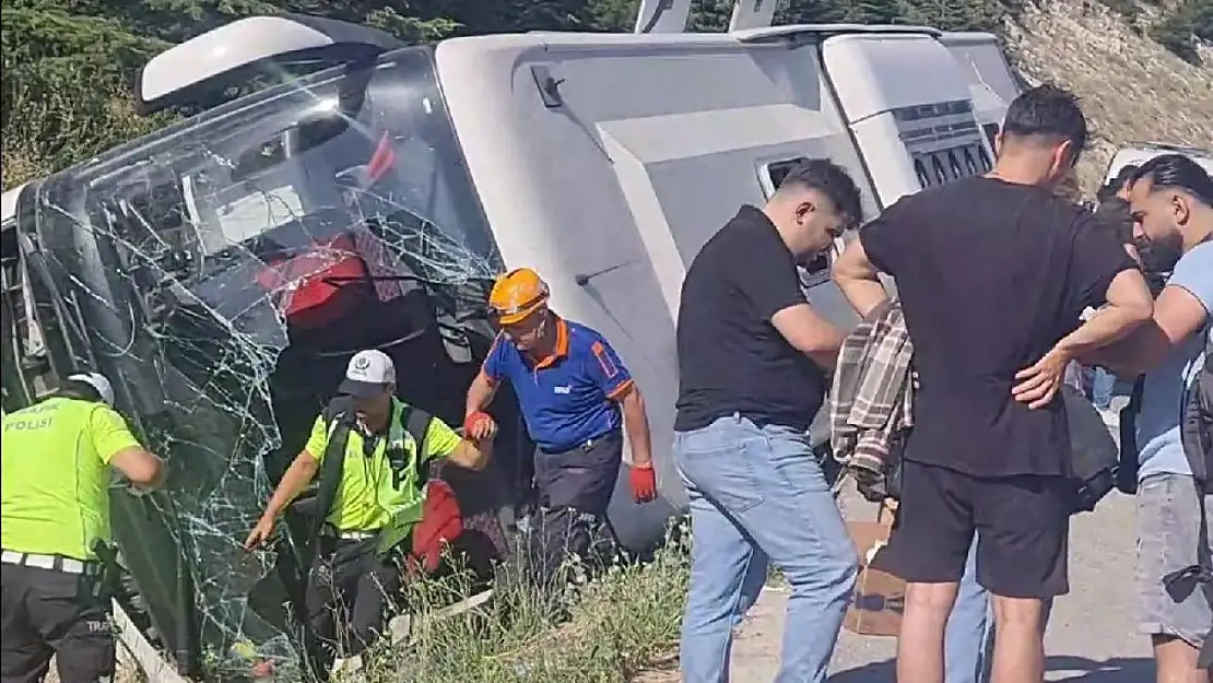 Kütahya'da yolcu otobüsü devrildi: 3 yaralı