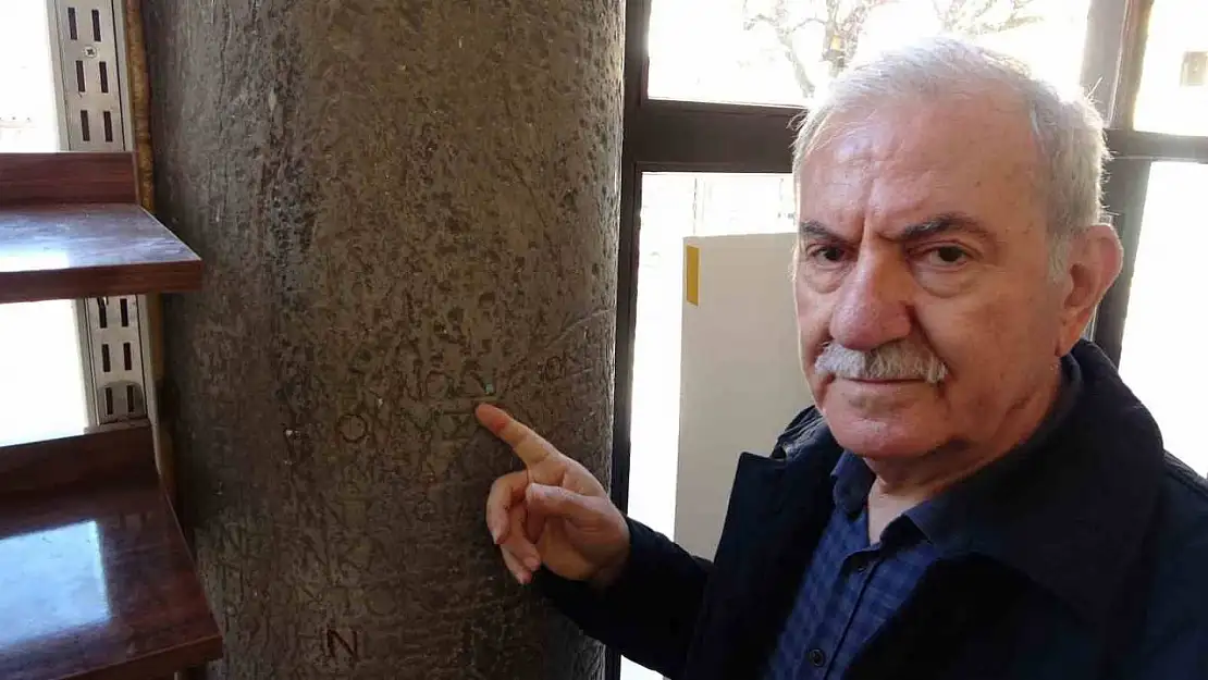 Kütahya Karagöz Ahmet Paşa Camii'nde sütun üzerinde onurlandırma kitabesi bulundu