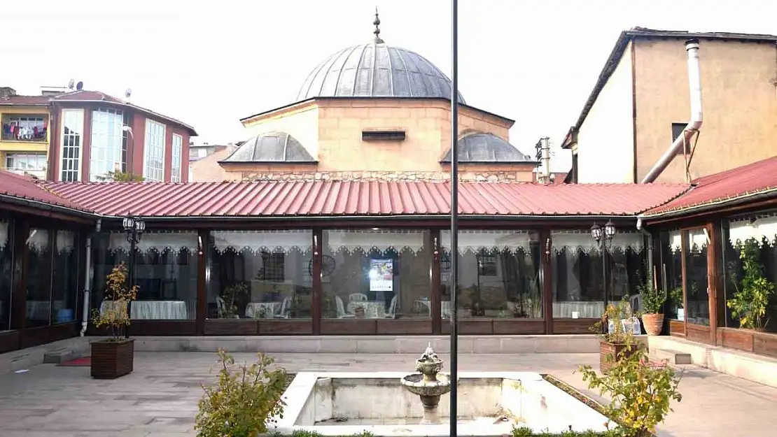 Kütahya Rüstem Paşa Medresesi tarihe ışık tutuyor