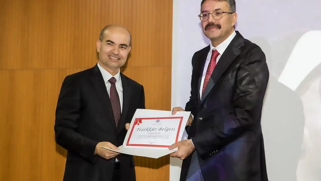 Kütahya Teknokent Genel Müdürü Öz, Hakkâri'deki söyleşiye konuşmacı olarak katıldı