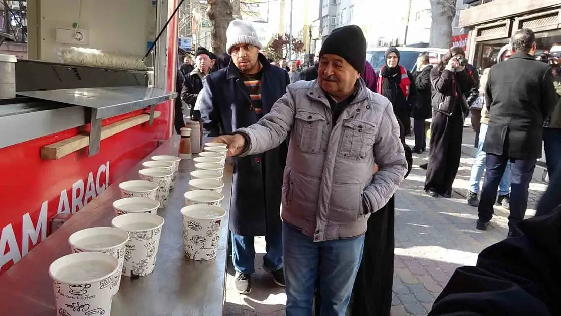 Kütahya Vakıflar Bölge Müdürlüğü'nden halka salep ikramı