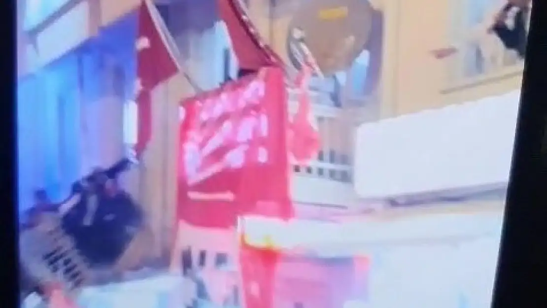 Kutlama yapılan CHP balkonunun çökme anı ortaya çıktı