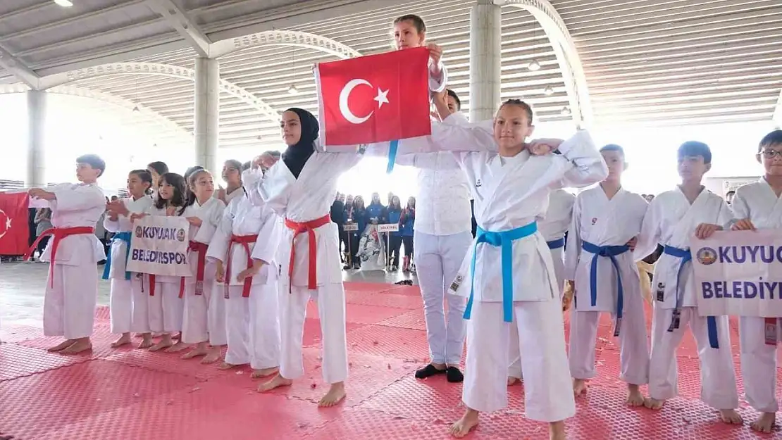 Kuyucak'ta 19 Mayıs törenleri yapıldı