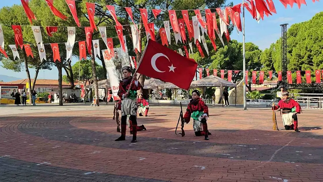 Kuyucak'ta kurtuluş coşkusu meydanlara sığmadı