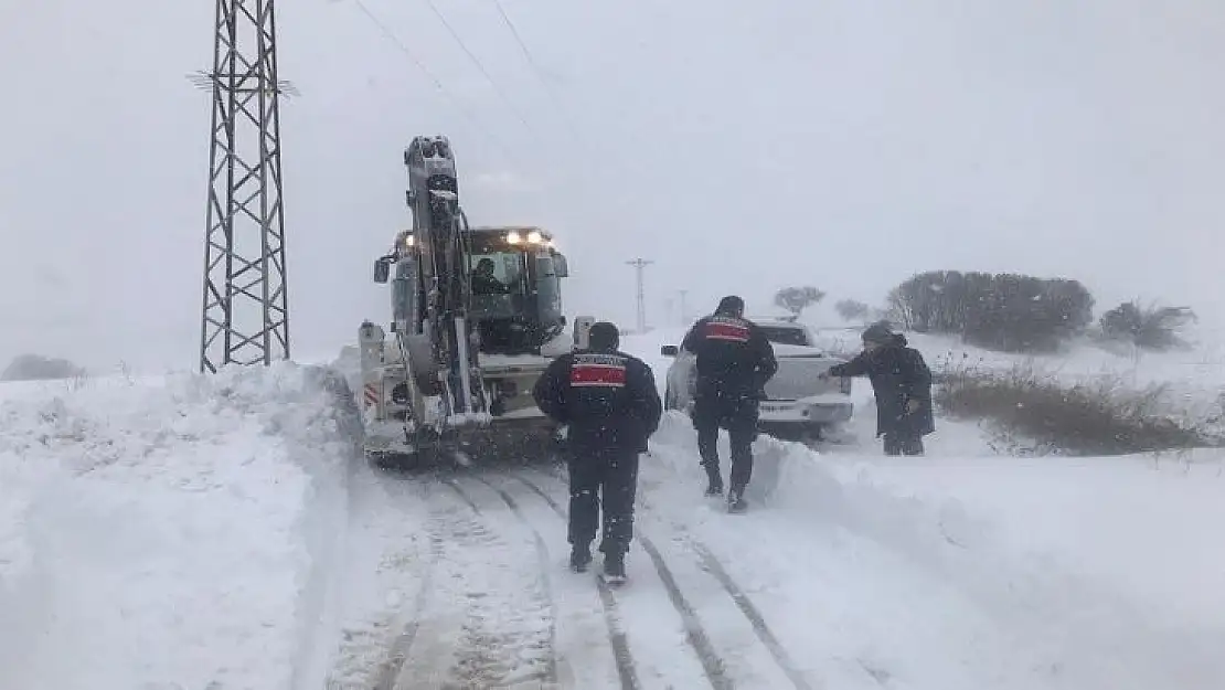 Lapseki'de çiftlik evinde mahsur kalan vatandaş kurtarıldı