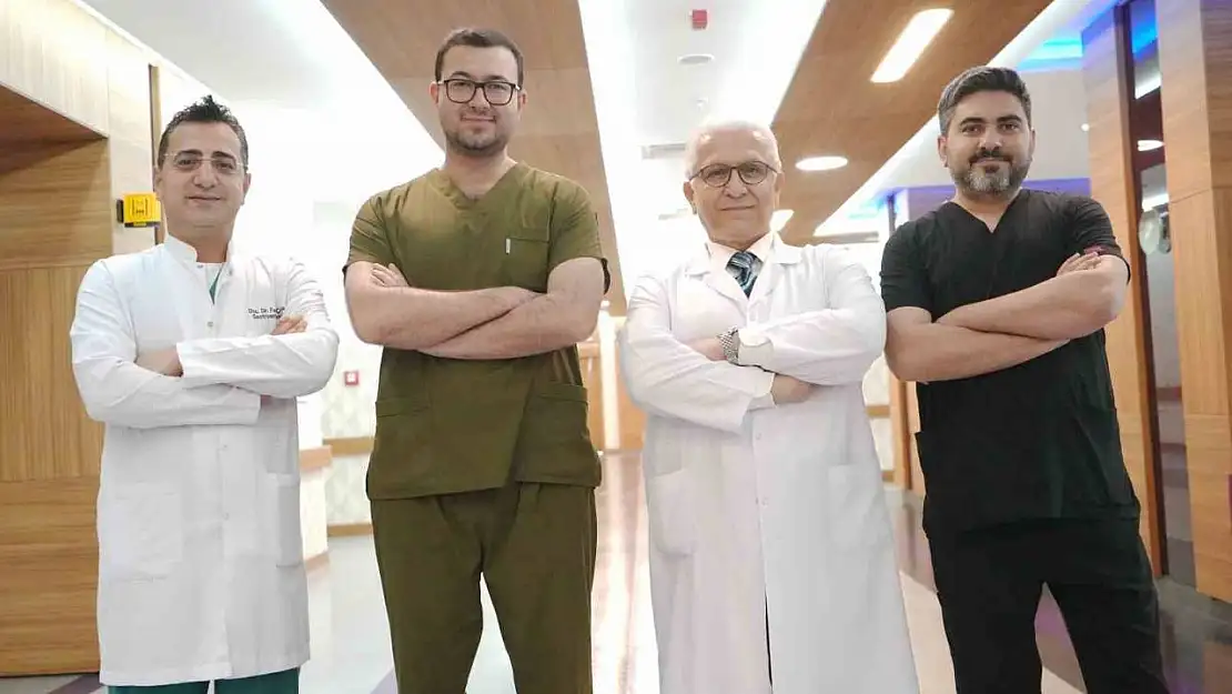 Libyalı hasta, Ege'de ilk kez yapılan 'peroral kolanjiyoskopi' ile sağlığına kavuştu