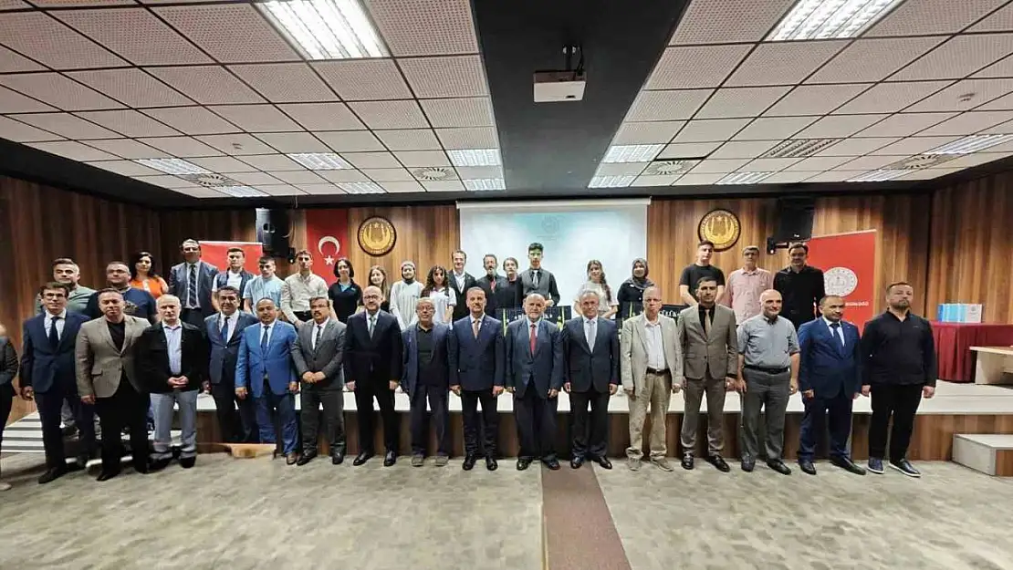 Liseli şairler ödüllerine kavuştu