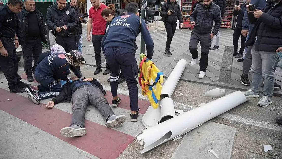 Lodosta çatıdan kopan boru adamın kafasına düştü