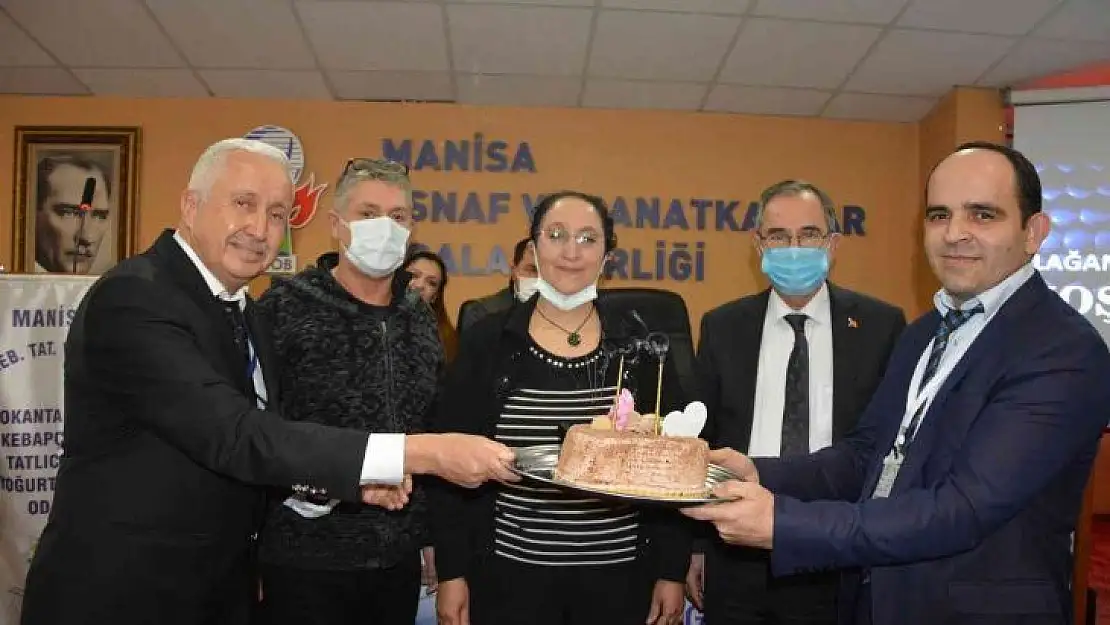 Lokantacılar Odası kongresinde pastalı kutlama