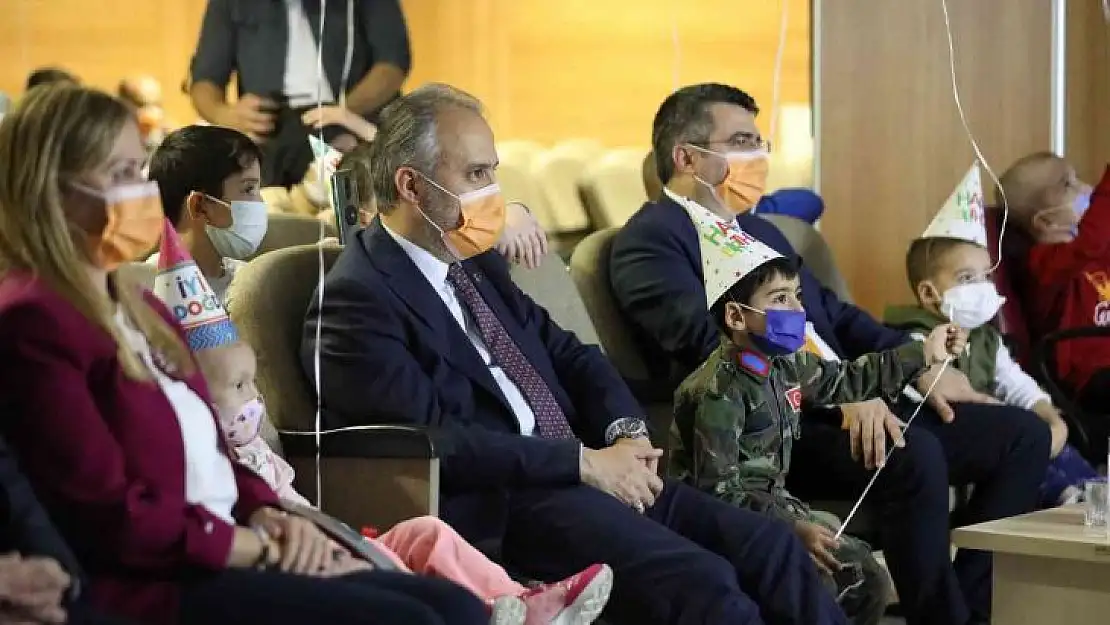 Lösemili çocuklar için tiyatro hastaneye taşındı