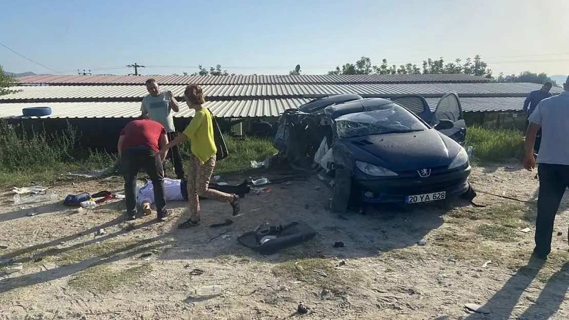 Maden kamyonu ile otomobil çarpıştı: 1'i ağır 3 yaralı