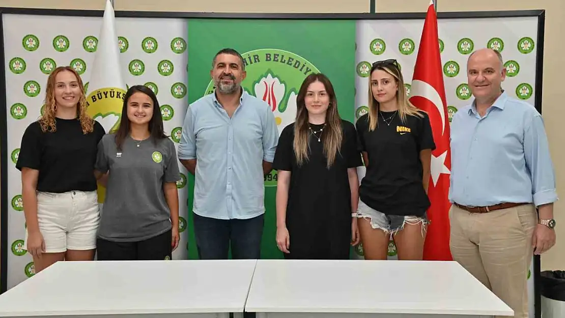 Manisa BBSK Kadın Voleybol Takımı'ndan üç transfer