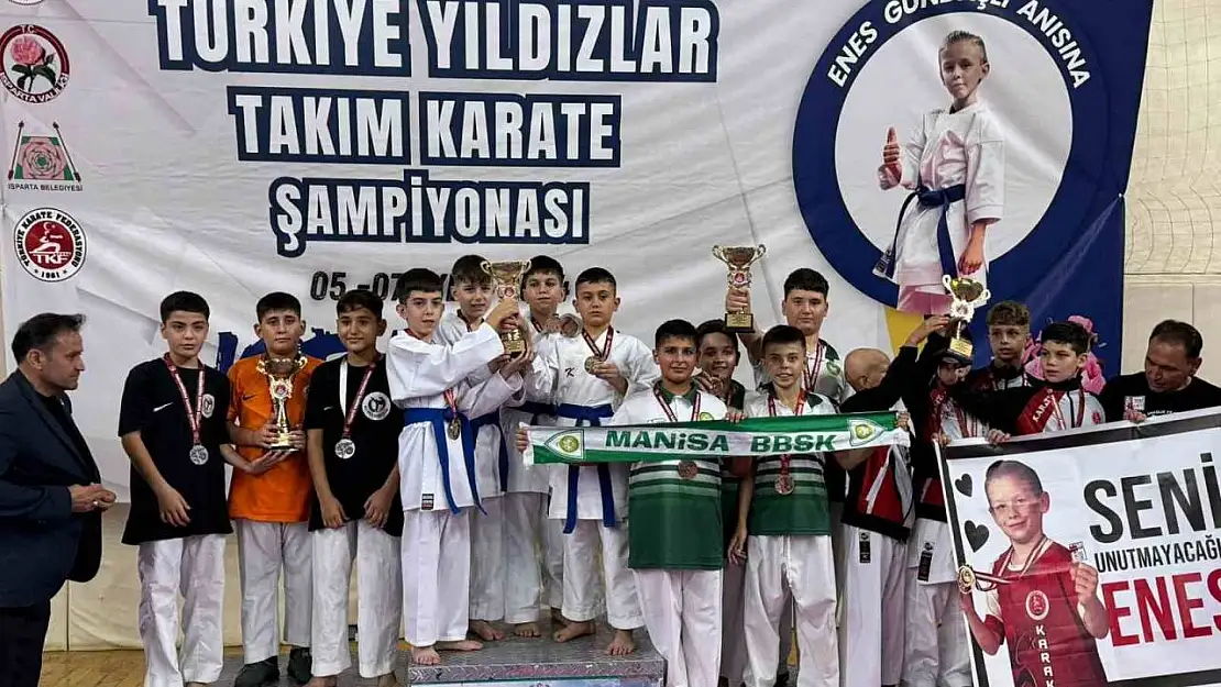 Manisa BBSK Karate Takımından bir 3'üncülük iki 5'incilik