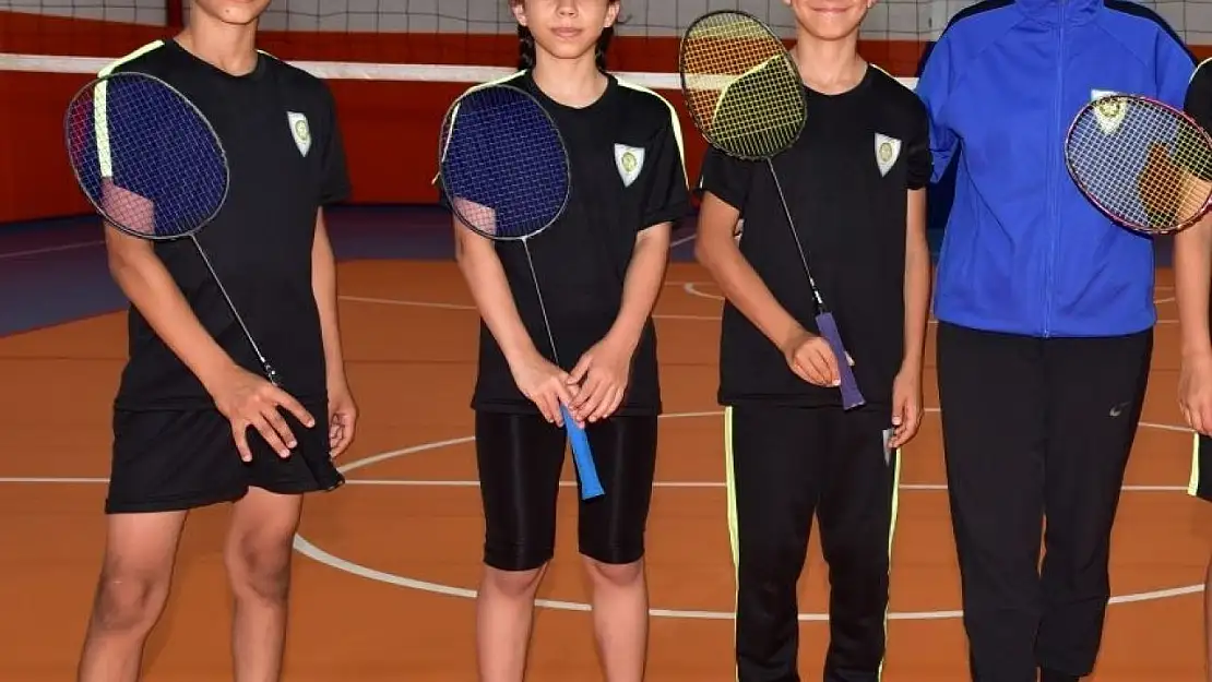 Manisa BBSK'lı badmintoncular, milli takımda