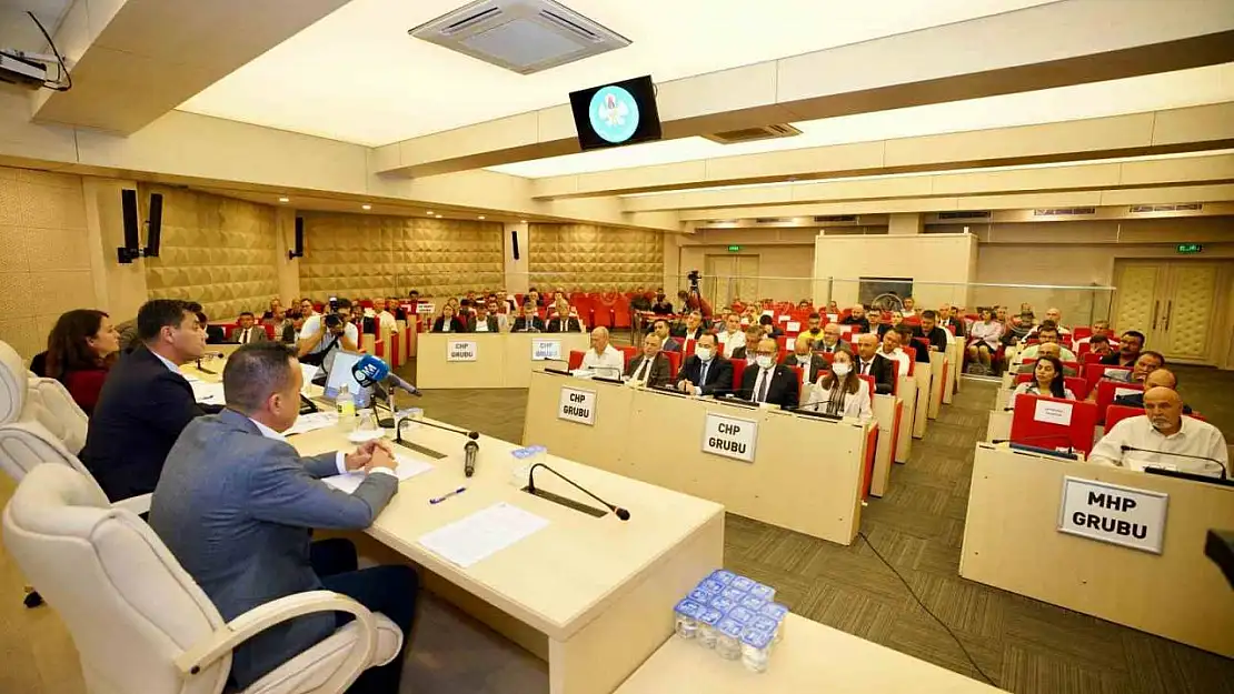 Manisa Büyükşehir Meclisi'nde kadın cinayetlerine dikkat çekildi