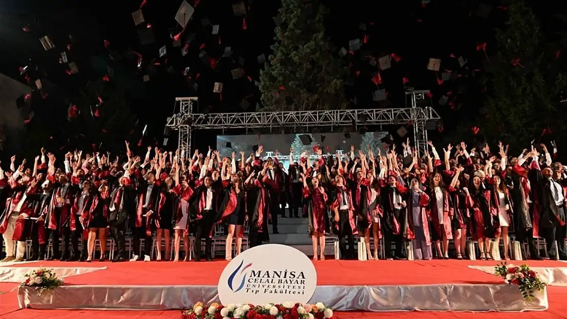 Manisa CBÜ Tıp Fakültesinde mezuniyet coşkusu