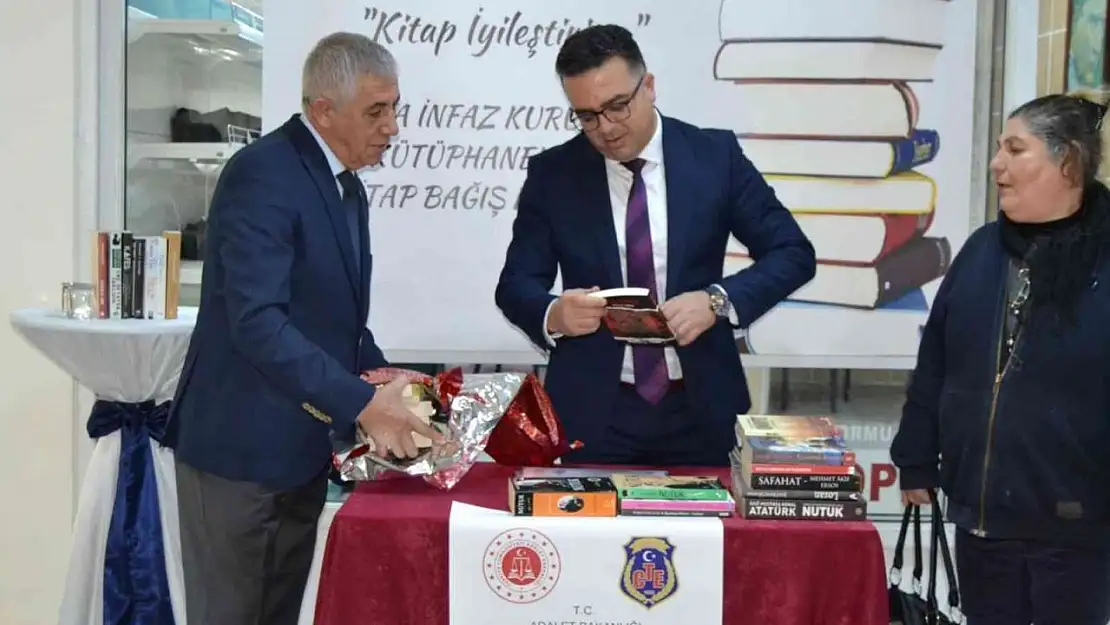 Manisa'da 'Kitap iyileştirir' kampanyası başladı