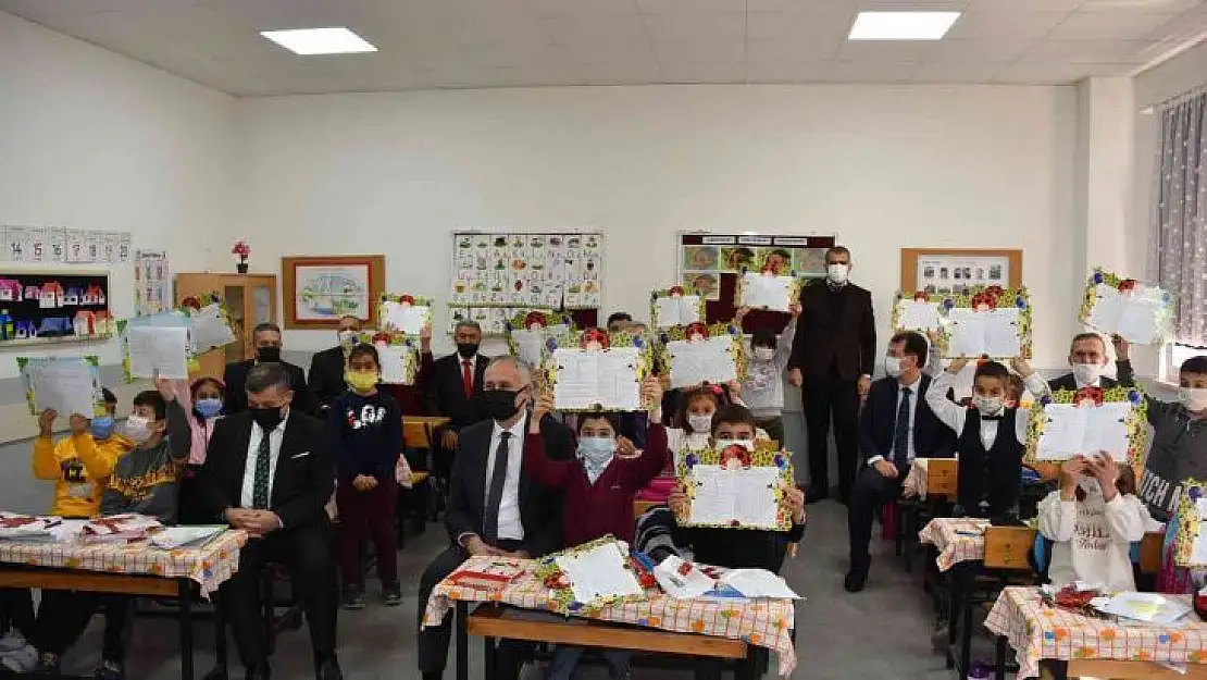 Manisa'da 258 bin 944 öğrenci karne heyecanı yaşadı