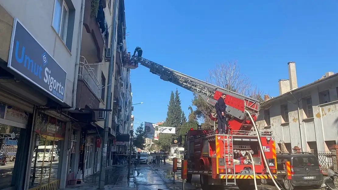 Manisa'da çıkan ev yangınında genç kız hayatını kaybetti