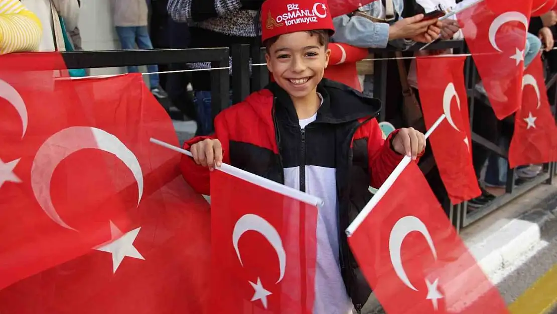 Manisa'da cumhuriyetin 101. yıl coşkusu tüm kenti sardı