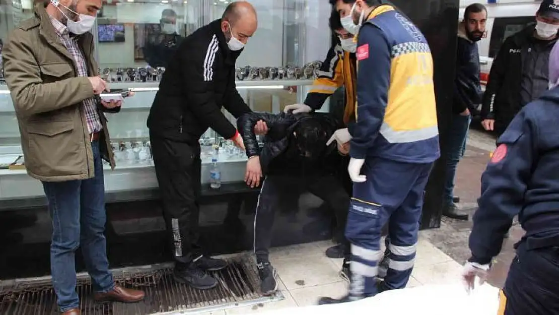 Manisa'da gençlerin kavgasında kan aktı