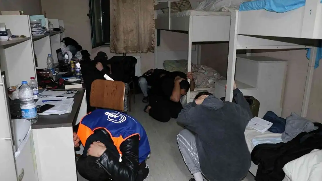 Manisa'da GSB yurtlarında 'Deprem Anı, Çök Kapan Tutun ve Tahliye' tatbikatı