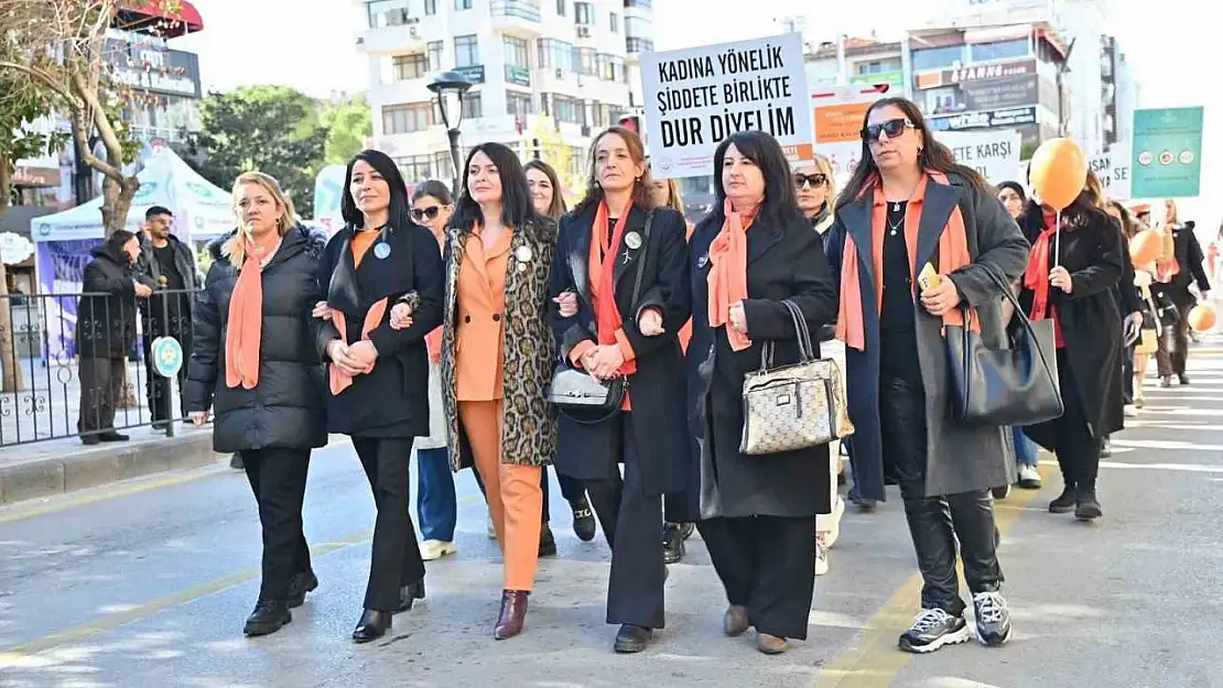 Manisa'da kadına yönelik şiddete birlikte 'Dur' dediler