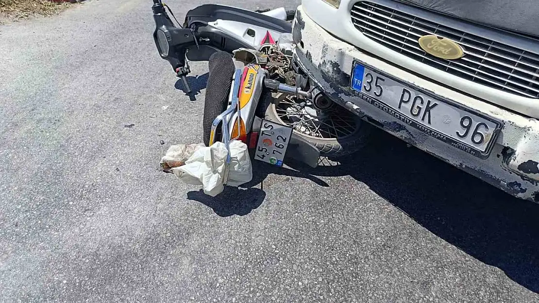 Manisa'da kamyonet motosikletle çarpıştı: 1 yaralı