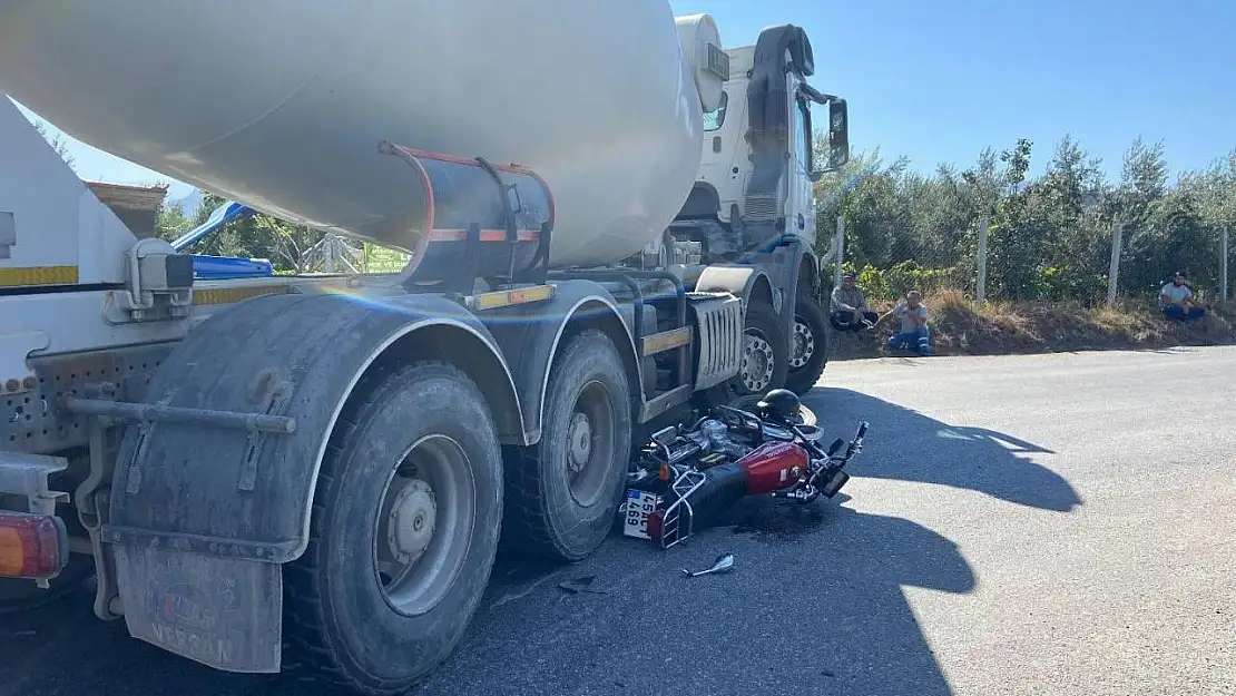 Manisa'da kamyonetle çarpışan motosiklet sürücüsü hayatını kaybetti