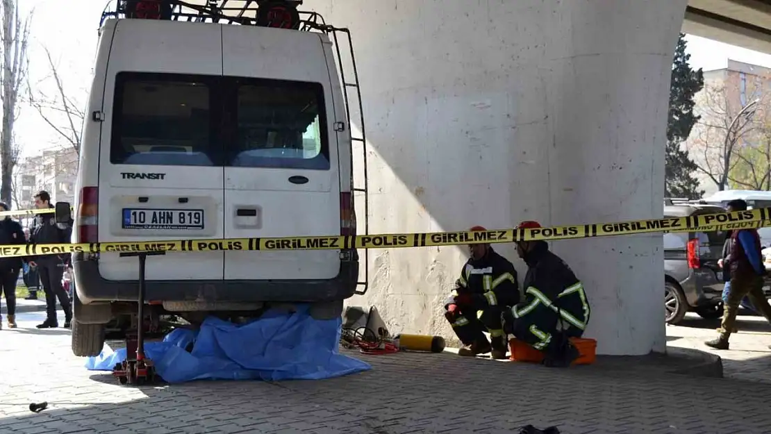 Manisa'da minibüs motosiklete çarptı: 1 ölü