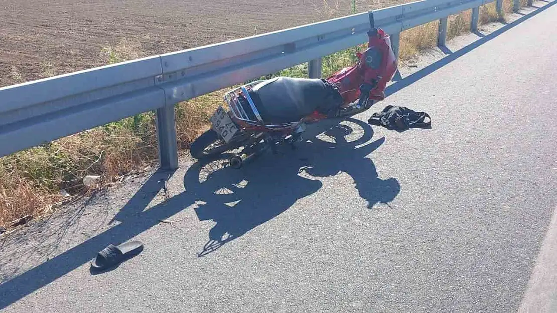 Manisa'da motosiklet bariyerlere çarptı: 1 ölü, 1 yaralı