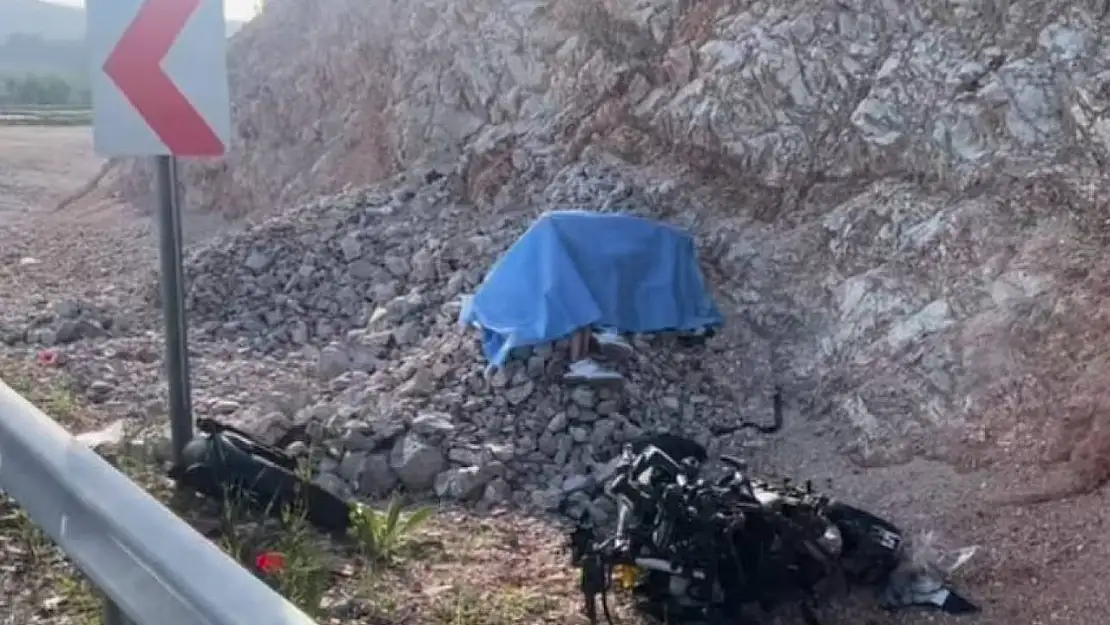 Manisa'da motosiklet yoldan çıktı: 1 ölü, 1 yaralı