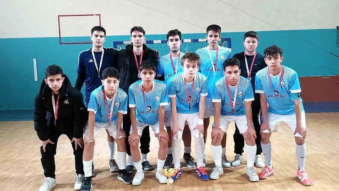 Manisa'da Okul Sporları Futsal Gençler İl Birinciliği müsabakaları sona erdi