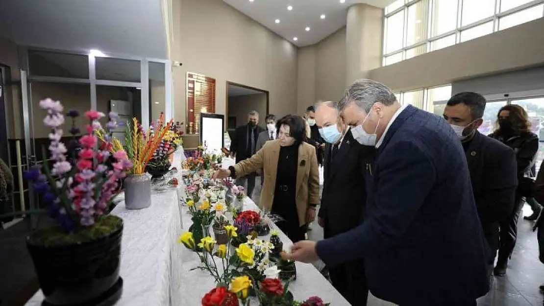 Manisa'da porselen sanatla can buldu
