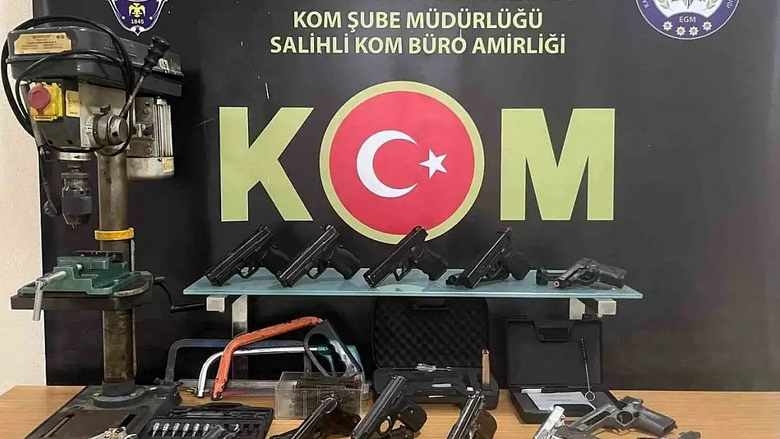 Manisa'da ruhsatsız silah operasyonu