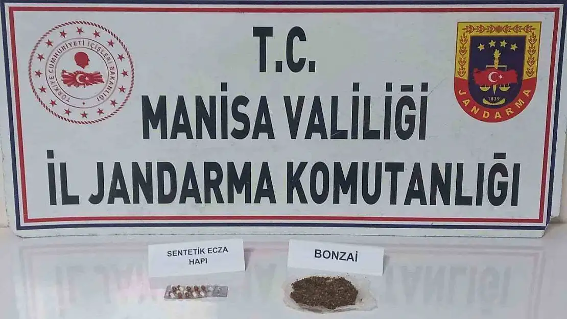 Manisa'da şüphelilerden bonzai ve uyuşturucu hap çıktı