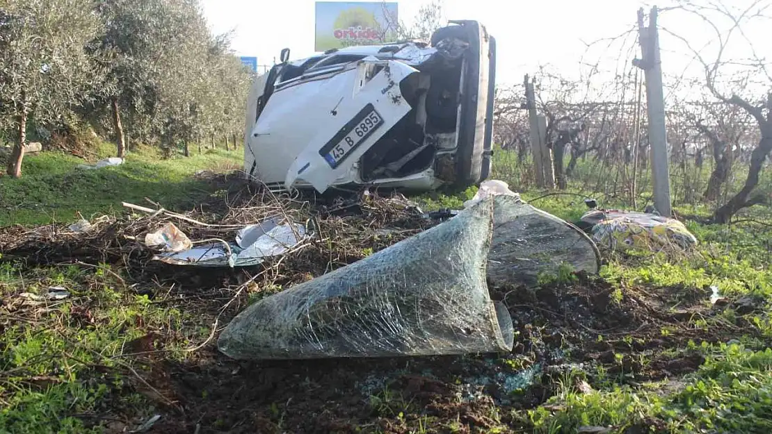 Manisa'da takla atan otomobil tarlaya uçtu