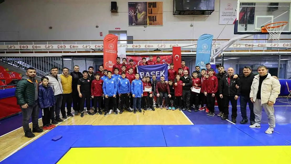 Manisa'da yapılan Okul Sporları Güreş Grup Müsabakaları sona erdi