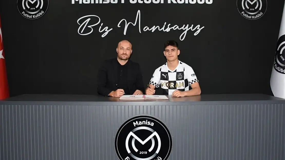 Manisa FK Akademisi'nden yetişen Yunus Emre Dursun profesyonel oldu