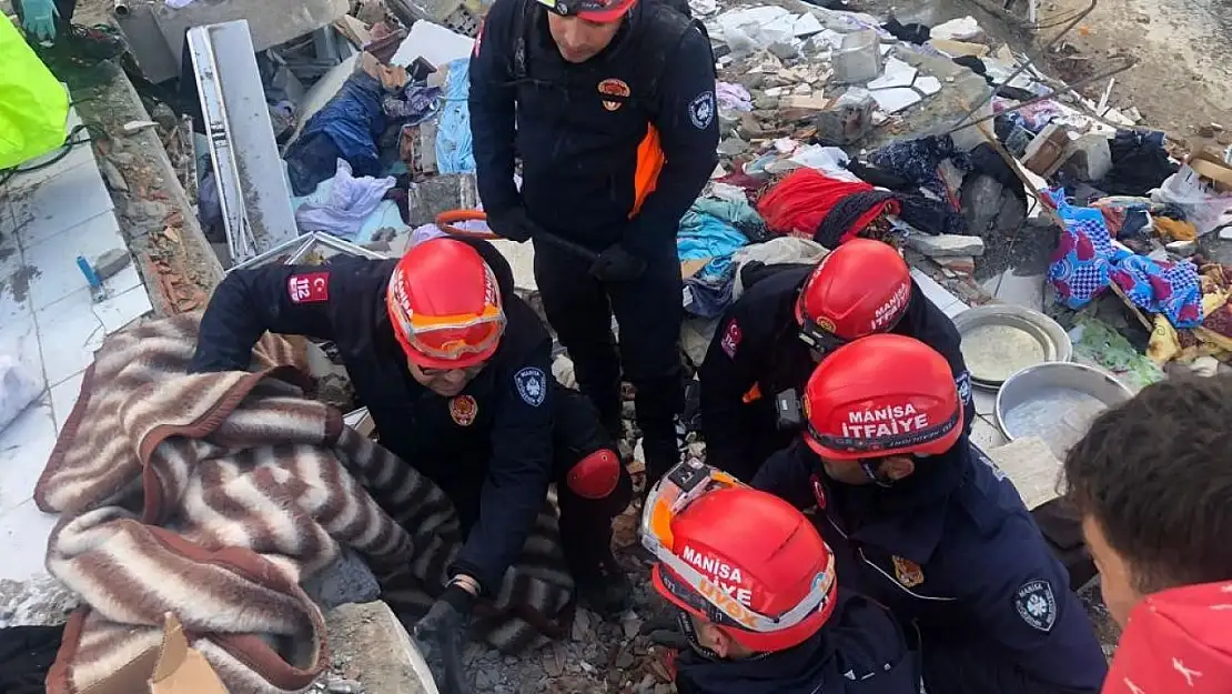 Manisa İtfaiyesi kurtarma çalışmalarına başladı