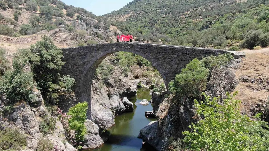 Manisa Jandarmasından tarihi köprüde 185. yıl kutlaması