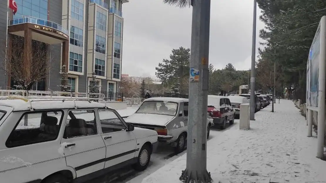 Manisa'nın Demirci ilçesinde eğitime bir günlük kar arası