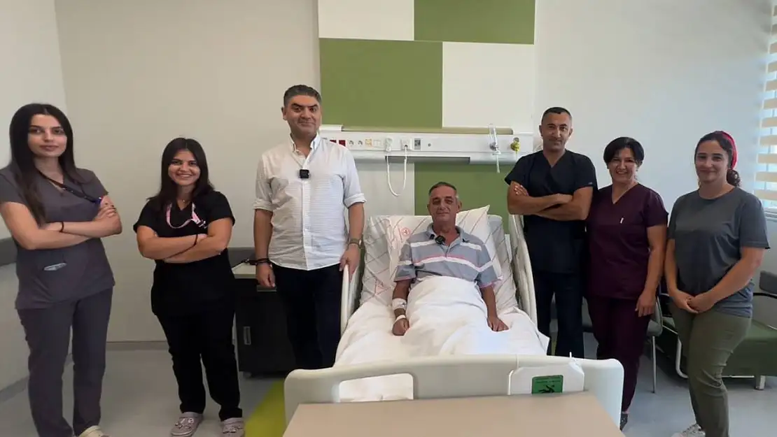 Manisa Şehir Hastanesi'nde ilk kez hastanın daralan şah damarına stent takıldı