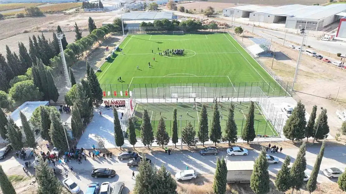 Manisa'ya 245 seyircili yeni futbol sahası kazandırıldı