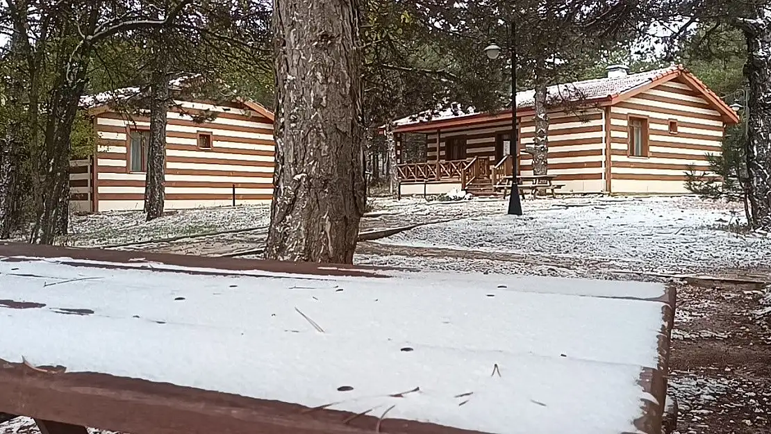 Manisa'ya mevsimin ilk karı düştü