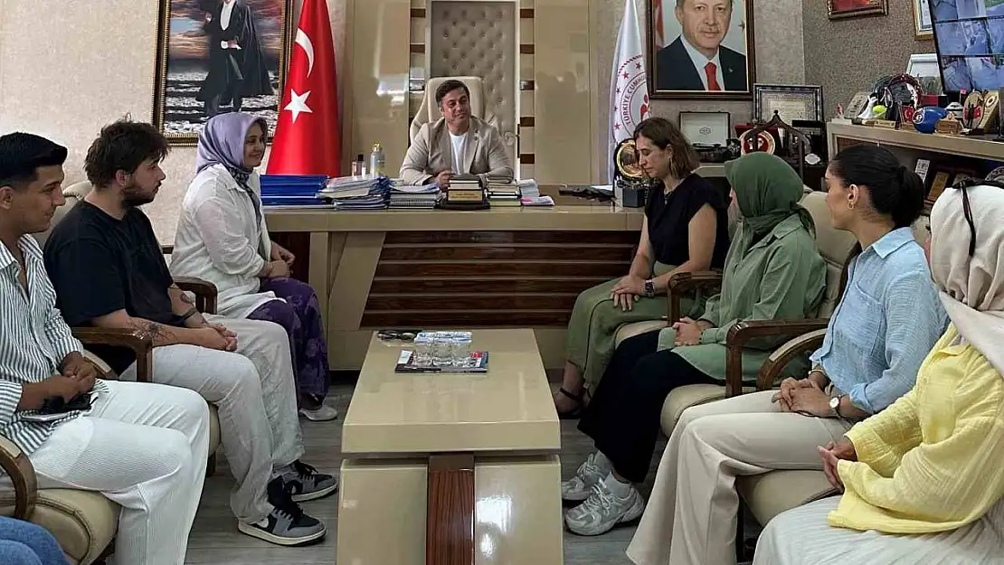 Manisalı gençlerden İl Müdürü Öztürk'e teşekkür