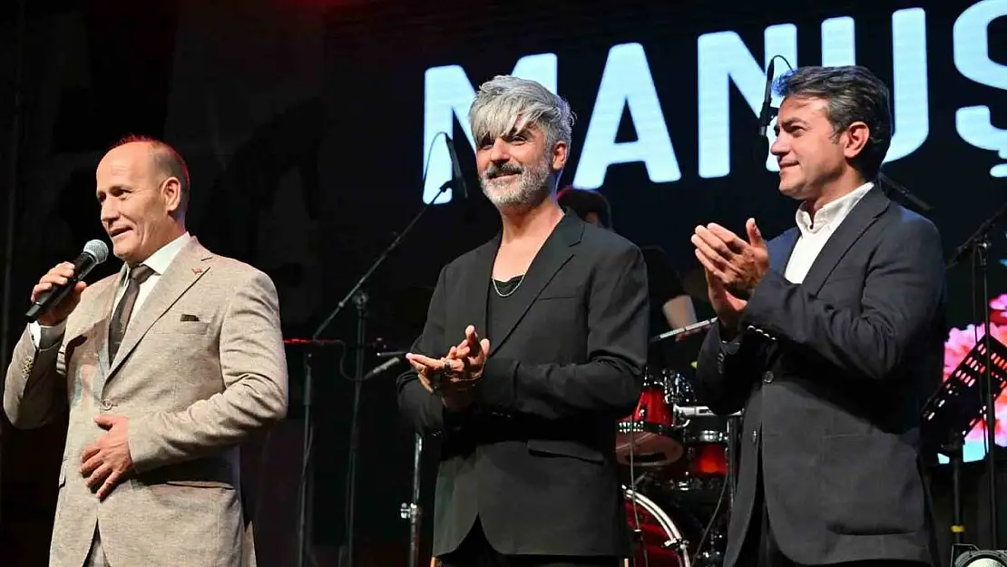 Manuş Baba'dan Ahmetli'de konser